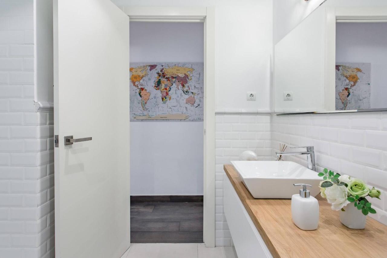 Stylish Apartment With Terrace For Couple Or Family Barcellona Esterno foto