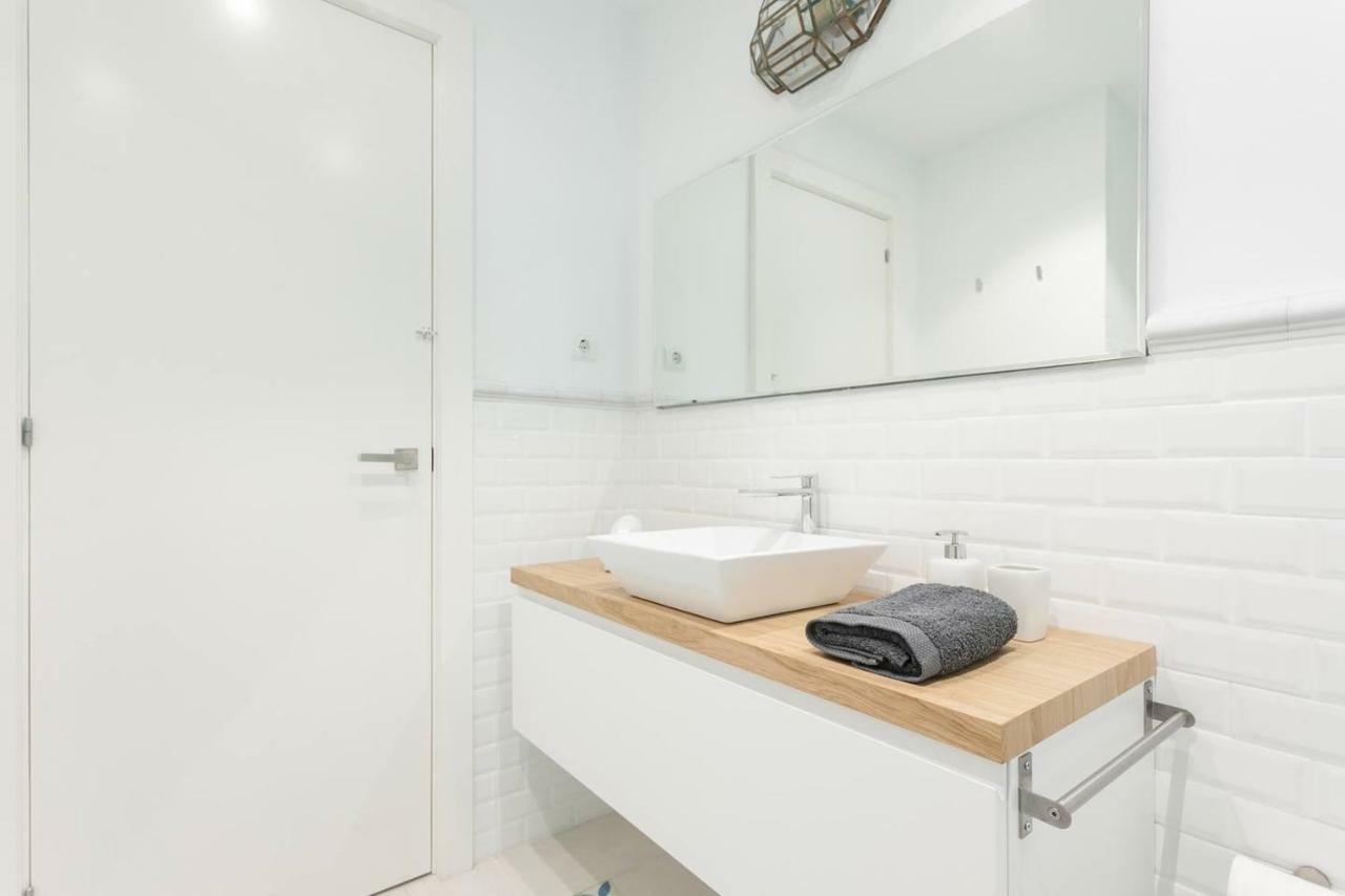 Stylish Apartment With Terrace For Couple Or Family Barcellona Esterno foto