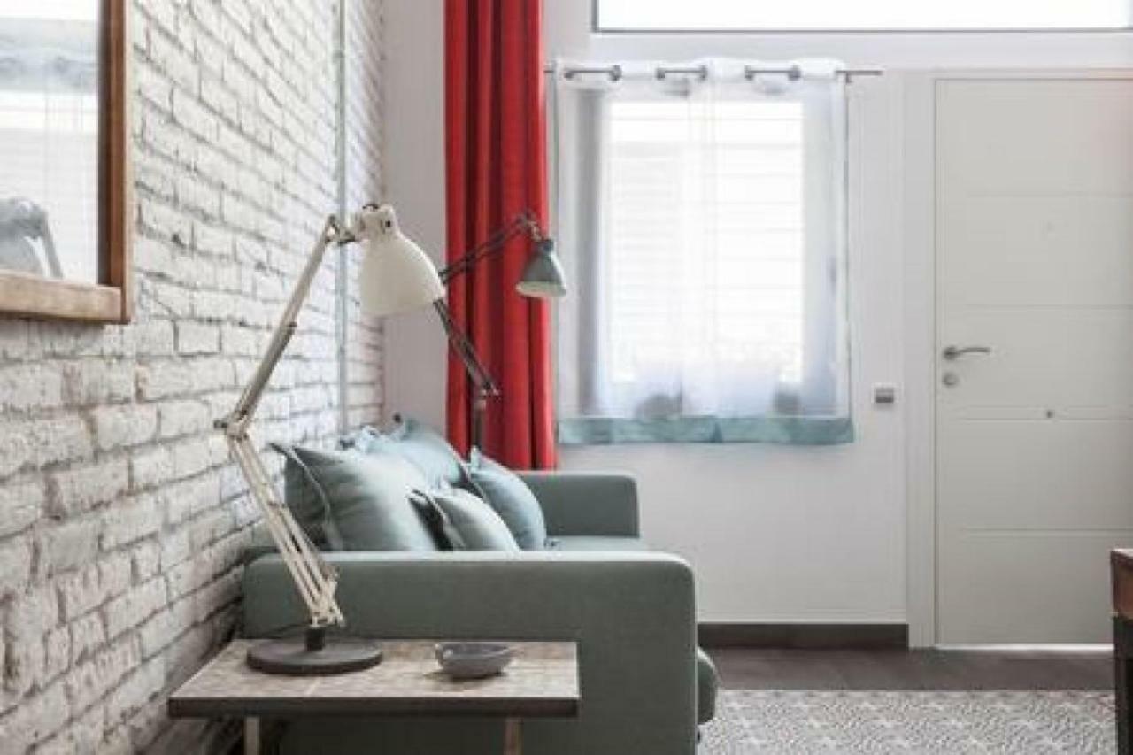 Stylish Apartment With Terrace For Couple Or Family Barcellona Esterno foto